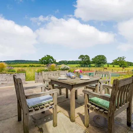 Semesterbostad 1 Bed In York G0057 Marton in the Forest